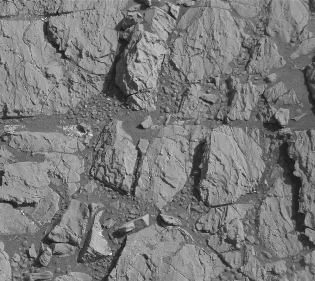 Sol 1911: Mast Camera (Mastcam)