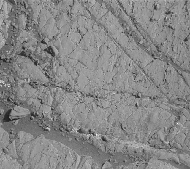 Sol 1911: Mast Camera (Mastcam)