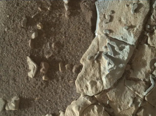 Sol 1922: Mars Hand Lens Imager (MAHLI)