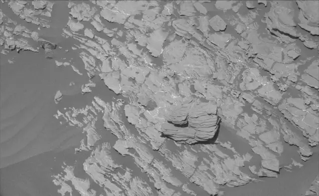 Sol 1925: Mast Camera (Mastcam)