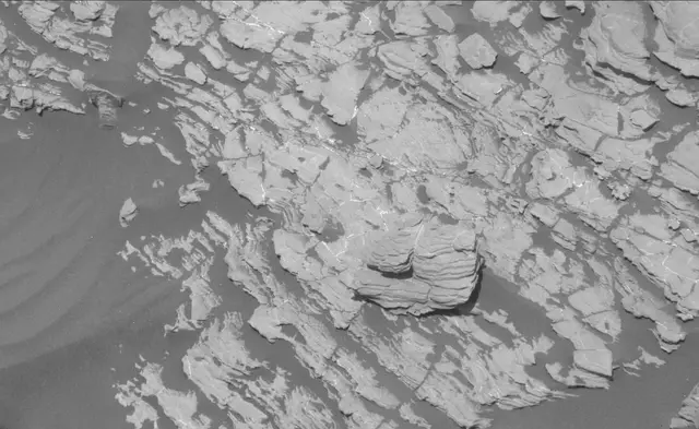 Sol 1925: Mast Camera (Mastcam)