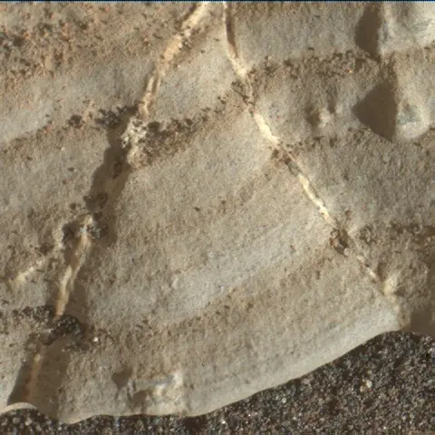 Sol 1927: Mars Hand Lens Imager (MAHLI)
