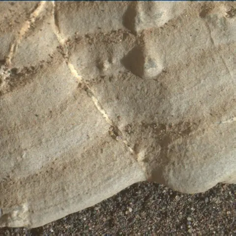 Sol 1927: Mars Hand Lens Imager (MAHLI)