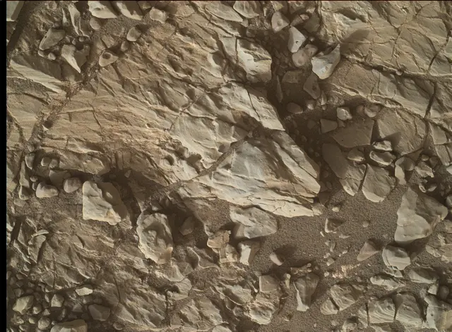 Sol 1929: Mars Hand Lens Imager (MAHLI)