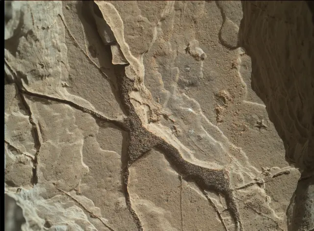 Sol 1932: Mars Hand Lens Imager (MAHLI)