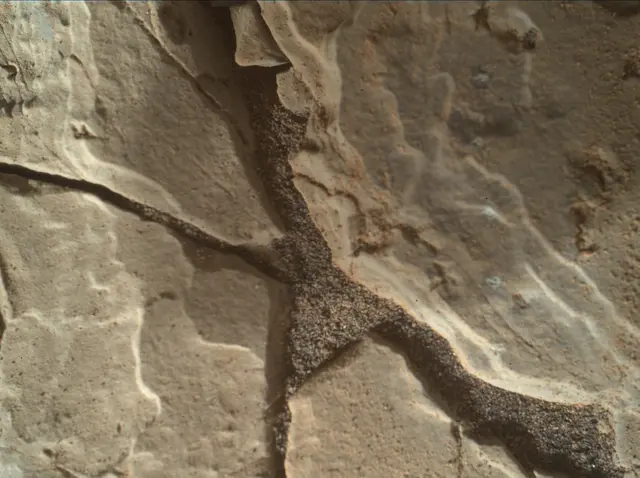 Sol 1932: Mars Hand Lens Imager (MAHLI)