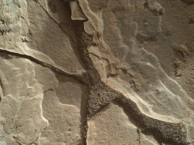 Sol 1932: Mars Hand Lens Imager (MAHLI)