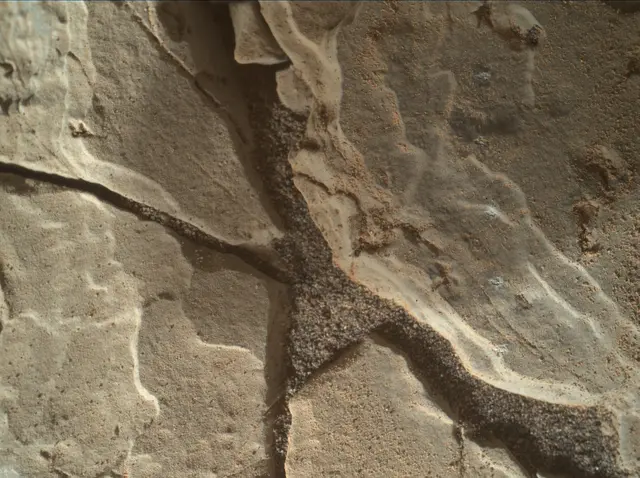 Sol 1932: Mars Hand Lens Imager (MAHLI)