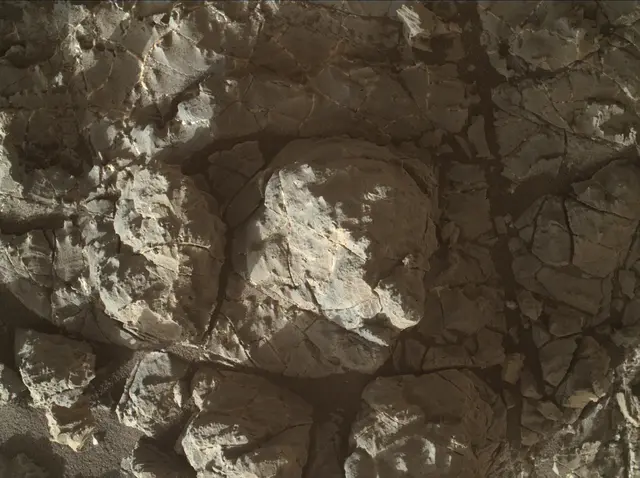 Sol 1932: Mars Hand Lens Imager (MAHLI)