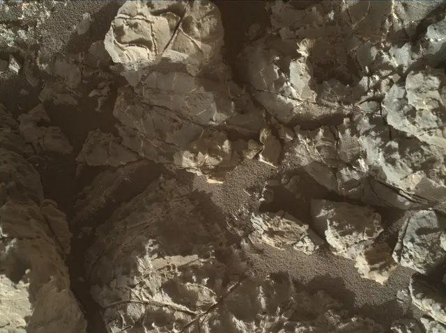 Sol 1932: Mars Hand Lens Imager (MAHLI)