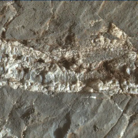 Sol 1937: Mars Hand Lens Imager (MAHLI)