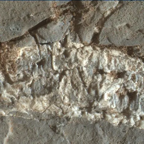 Sol 1938: Mars Hand Lens Imager (MAHLI)