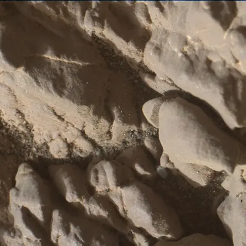 Sol 1940: Mars Hand Lens Imager (MAHLI)