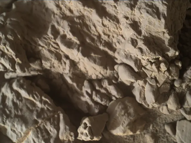 Sol 1940: Mars Hand Lens Imager (MAHLI)