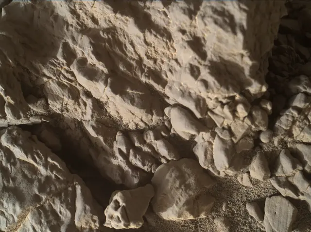 Sol 1940: Mars Hand Lens Imager (MAHLI)