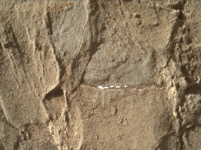 Sol 1943: Mars Hand Lens Imager (MAHLI)