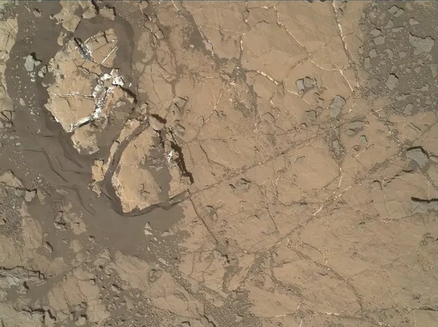 Sol 1943: Mars Hand Lens Imager (MAHLI)
