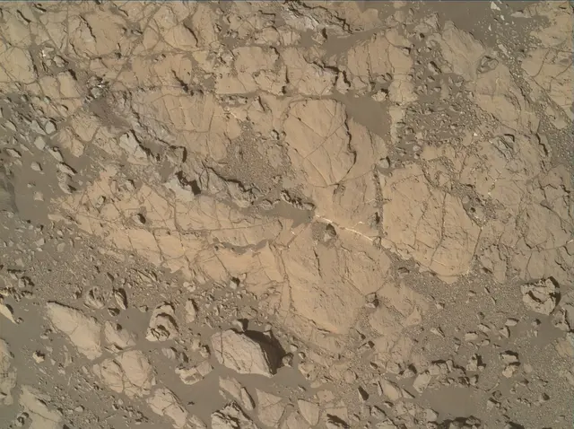 Sol 1943: Mars Hand Lens Imager (MAHLI)