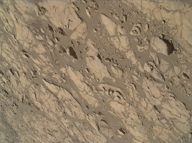 Sol 1943: Mars Hand Lens Imager (MAHLI)