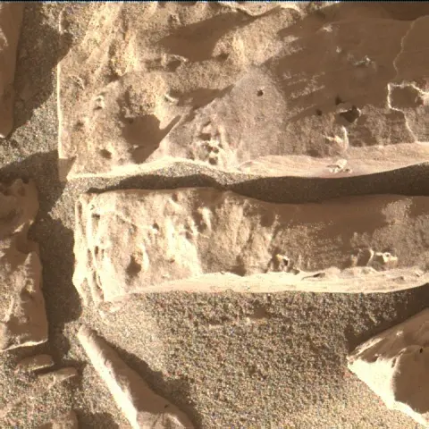 Sol 1945: Mars Hand Lens Imager (MAHLI)
