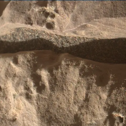 Sol 1945: Mars Hand Lens Imager (MAHLI)