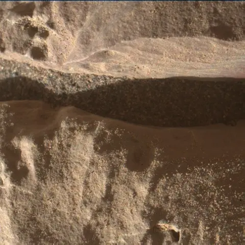 Sol 1945: Mars Hand Lens Imager (MAHLI)