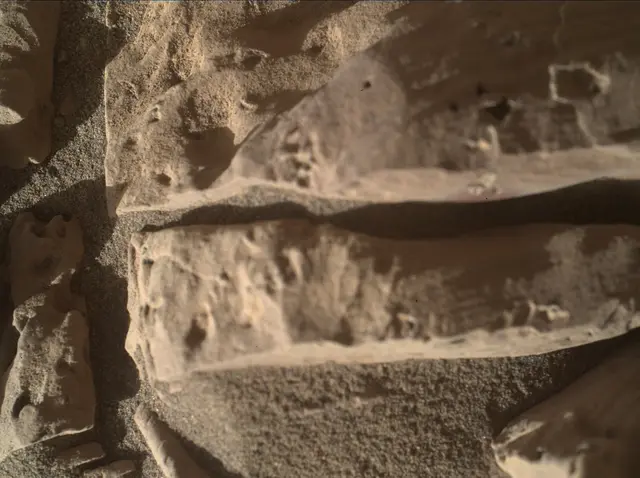Sol 1945: Mars Hand Lens Imager (MAHLI)