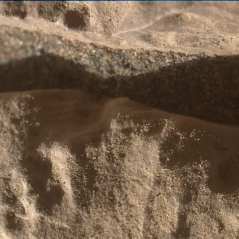 Sol 1945: Mars Hand Lens Imager (MAHLI)