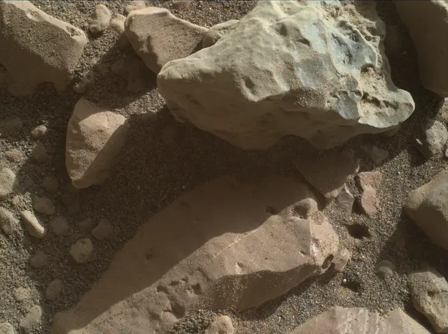 Sol 1960: Mars Hand Lens Imager (MAHLI)