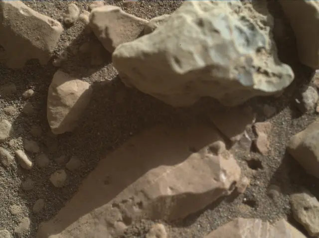 Sol 1960: Mars Hand Lens Imager (MAHLI)