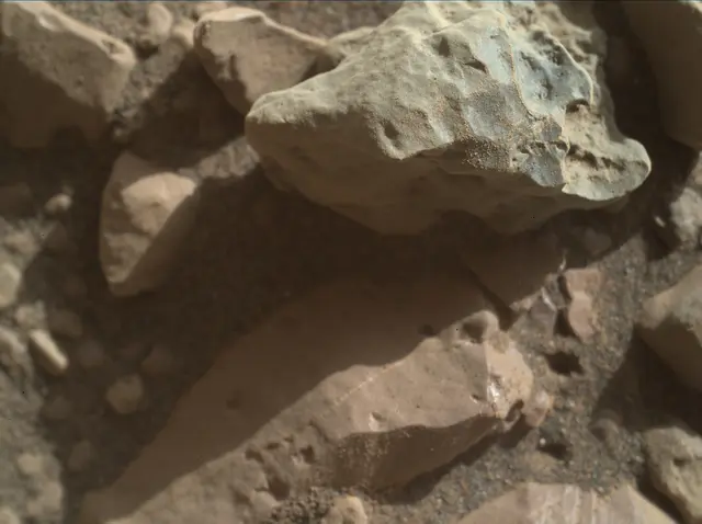 Sol 1960: Mars Hand Lens Imager (MAHLI)