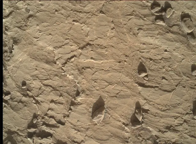 Sol 1975: Mars Hand Lens Imager (MAHLI)
