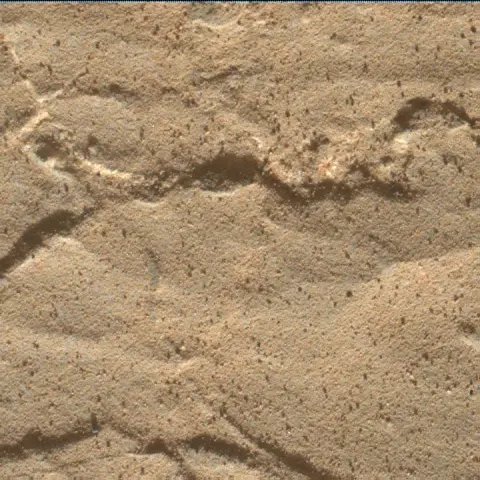 Sol 1975: Mars Hand Lens Imager (MAHLI)