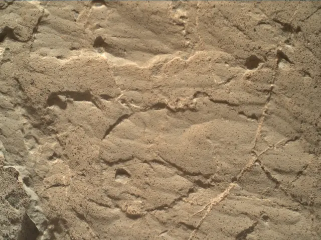 Sol 1975: Mars Hand Lens Imager (MAHLI)