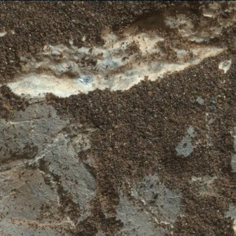 Sol 1975: Mars Hand Lens Imager (MAHLI)