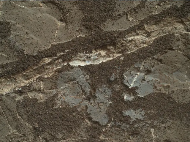 Sol 1975: Mars Hand Lens Imager (MAHLI)