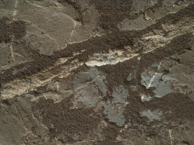 Sol 1975: Mars Hand Lens Imager (MAHLI)