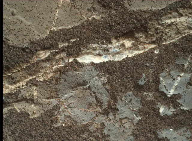 Sol 1975: Mars Hand Lens Imager (MAHLI)