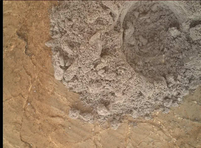 Sol 1979: Mars Hand Lens Imager (MAHLI)