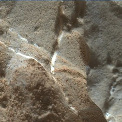 Sol 1979: Mars Hand Lens Imager (MAHLI)