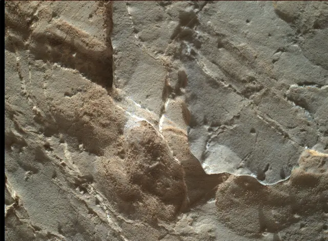 Sol 1979: Mars Hand Lens Imager (MAHLI)