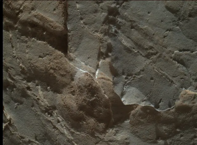 Sol 1979: Mars Hand Lens Imager (MAHLI)