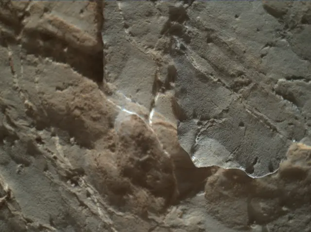 Sol 1979: Mars Hand Lens Imager (MAHLI)