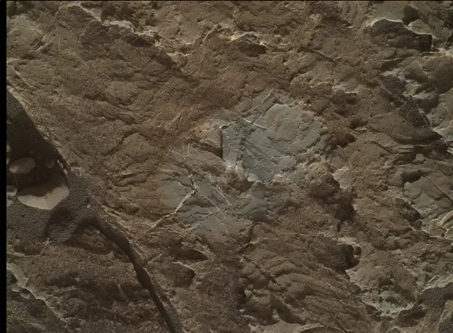 Sol 1979: Mars Hand Lens Imager (MAHLI)
