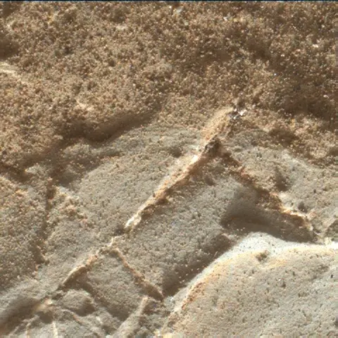 Sol 1979: Mars Hand Lens Imager (MAHLI)