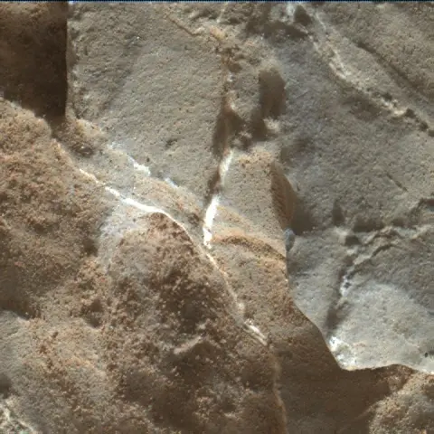 Sol 1979: Mars Hand Lens Imager (MAHLI)