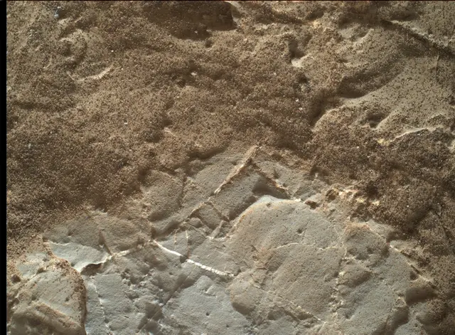 Sol 1979: Mars Hand Lens Imager (MAHLI)