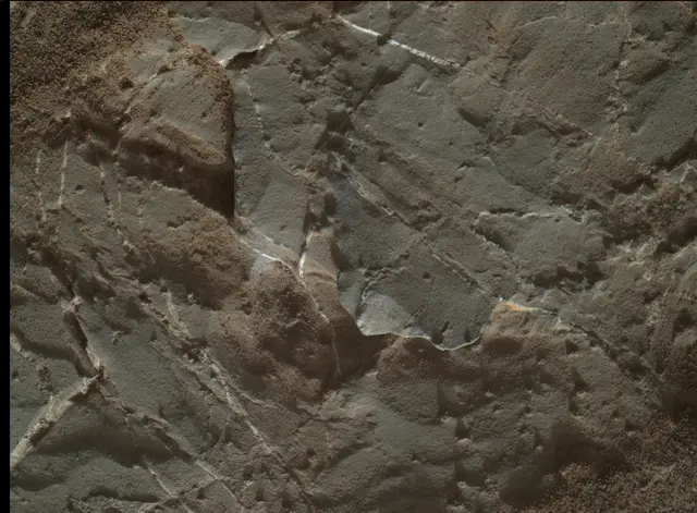 Sol 1979: Mars Hand Lens Imager (MAHLI)