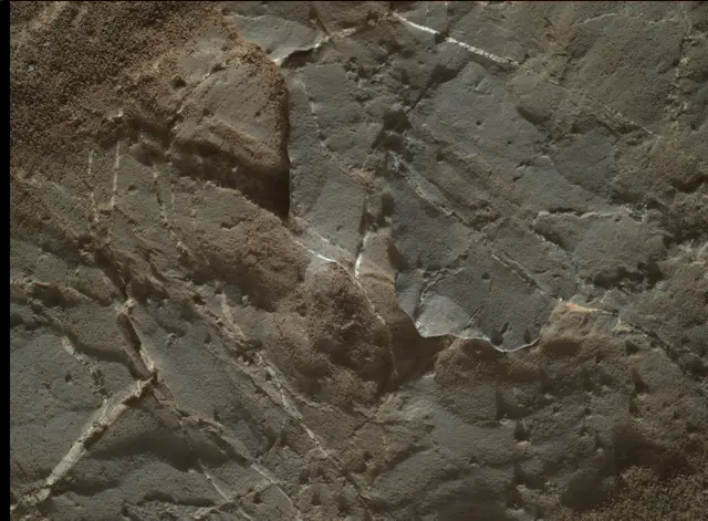 Sol 1979: Mars Hand Lens Imager (MAHLI)