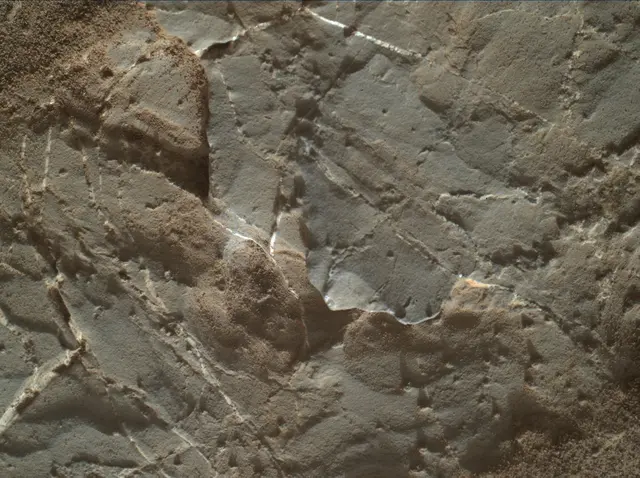 Sol 1979: Mars Hand Lens Imager (MAHLI)